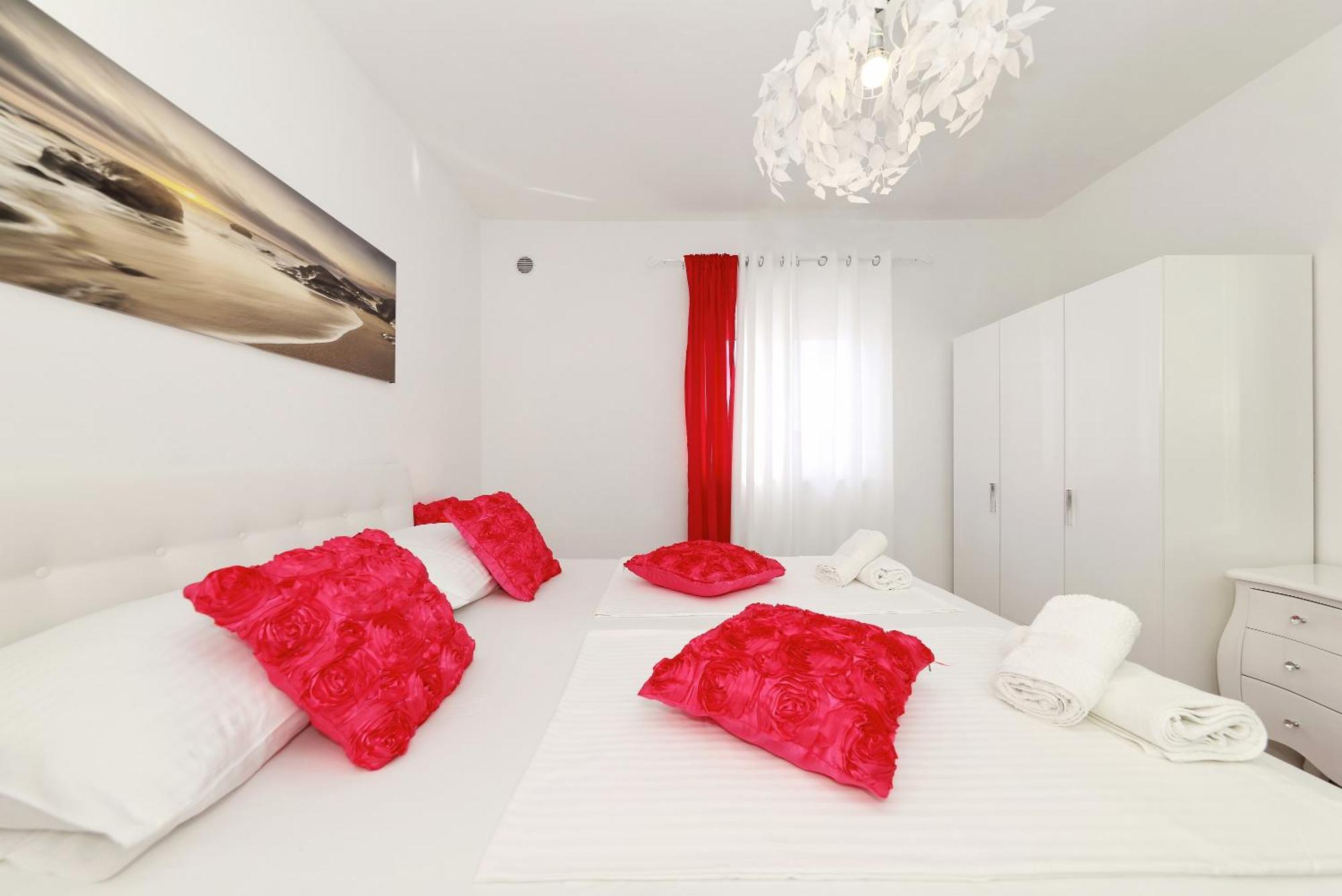Apartments Rosini, 300M From The Beach With Shared Tavern And Bikes, Nin Exterior photo