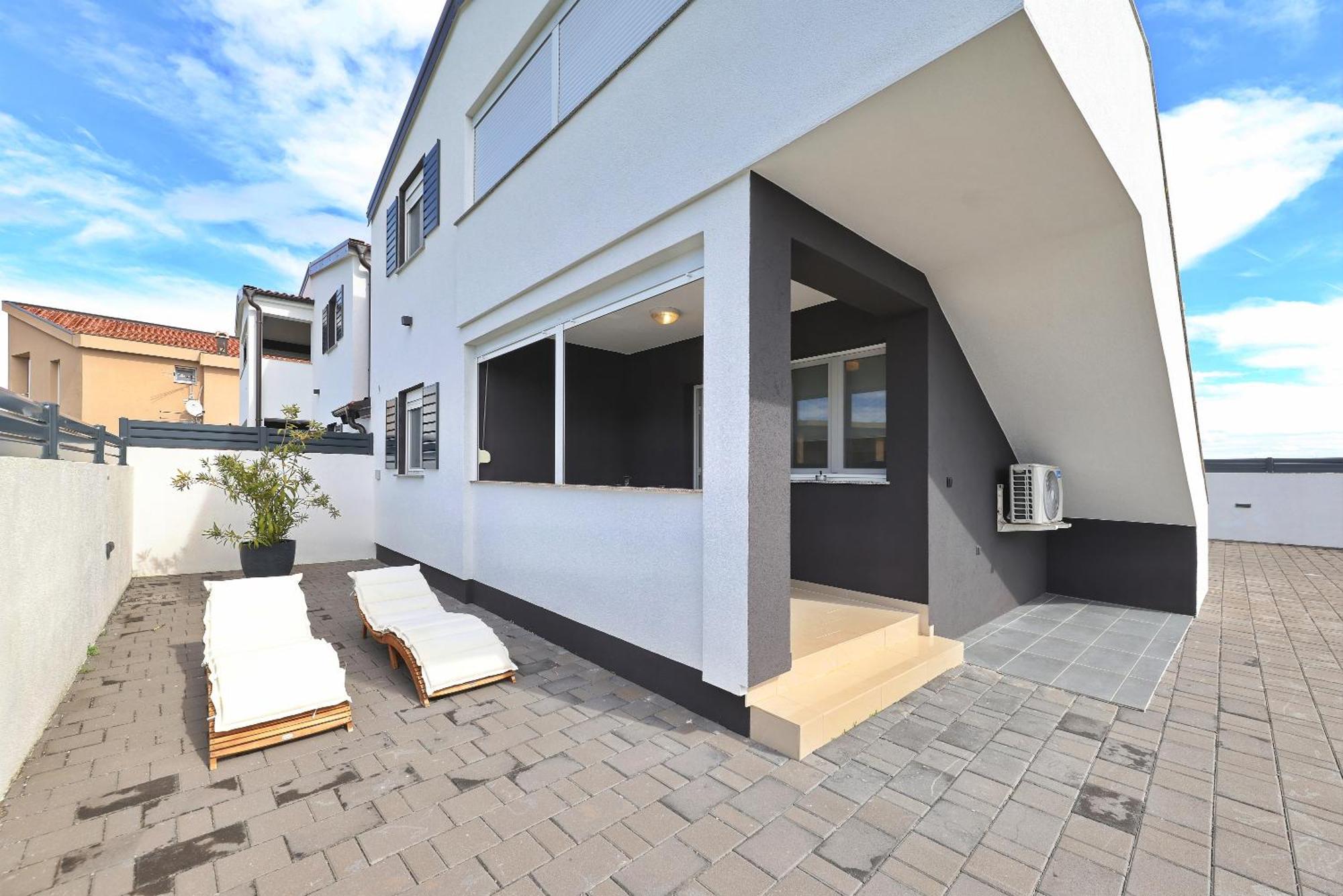 Apartments Rosini, 300M From The Beach With Shared Tavern And Bikes, Nin Exterior photo
